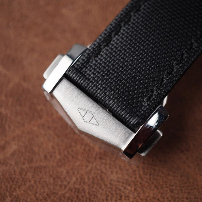 Artem Loop-Less Black - Black Stitching